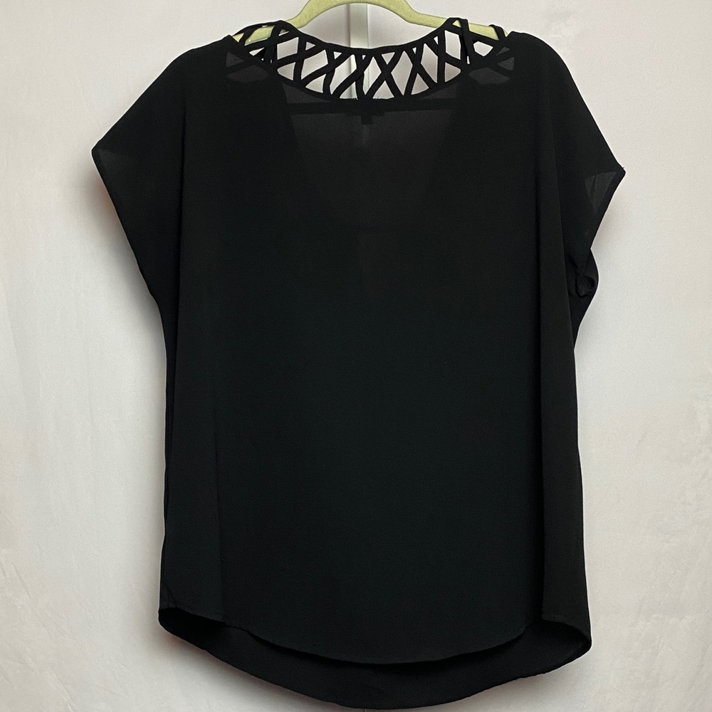 💙5/$15 Zenobia Plus Size Black Short Sleeve Top w/ Criss Cross Neckline 3XL - Picture 3 of 3